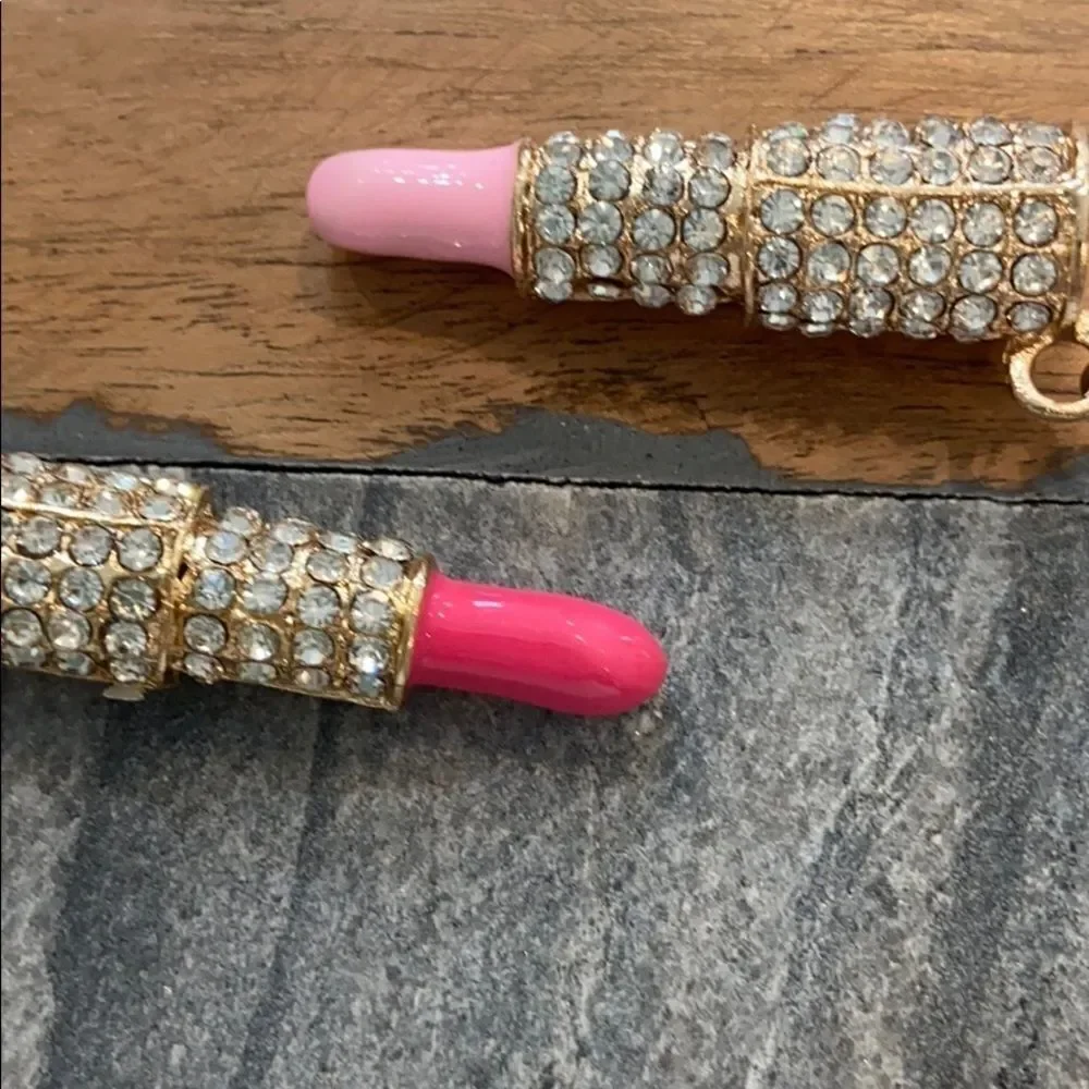 ‎Cute lipstick and rhinestone key chain